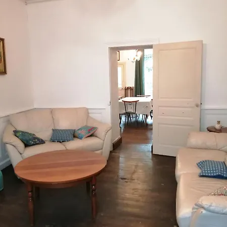 Grande Maison De Avec Jardin Valence En Poitou Pour 8 A 14 Personnes Сasa de vacaciones *