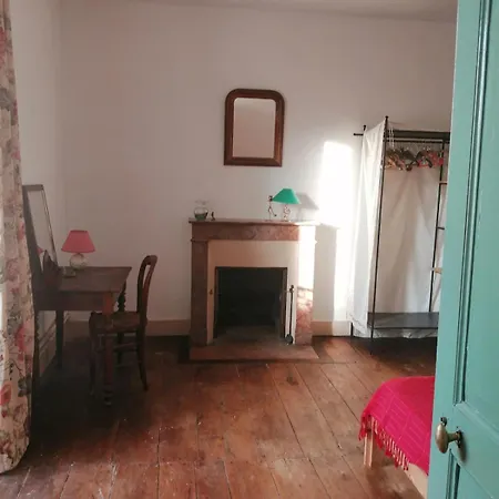 Сasa de vacaciones Grande Maison De Avec Jardin Valence En Poitou Pour 8 A 14 Personnes
