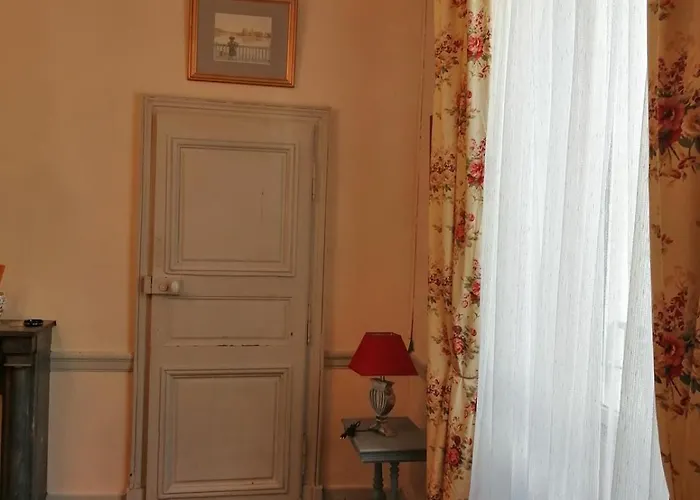 펜션 Grande Maison De Avec Jardin Valence En Poitou Pour 8 A 14 Personnes