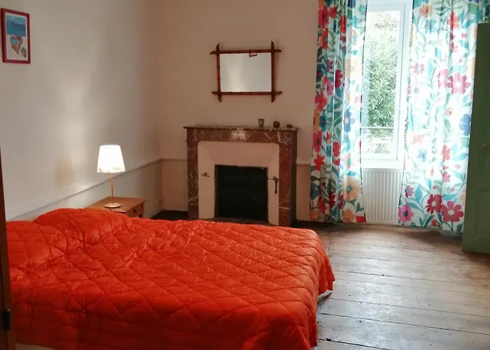 Grande Maison De Avec Jardin Valence En Poitou Pour 8 A 14 Personnes 펜션 *