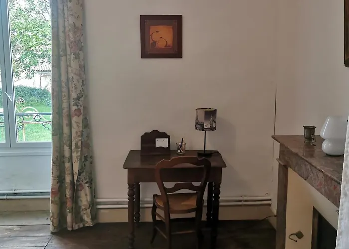 Grande Maison De Avec Jardin Valence En Poitou Pour 8 A 14 Personnes 펜션