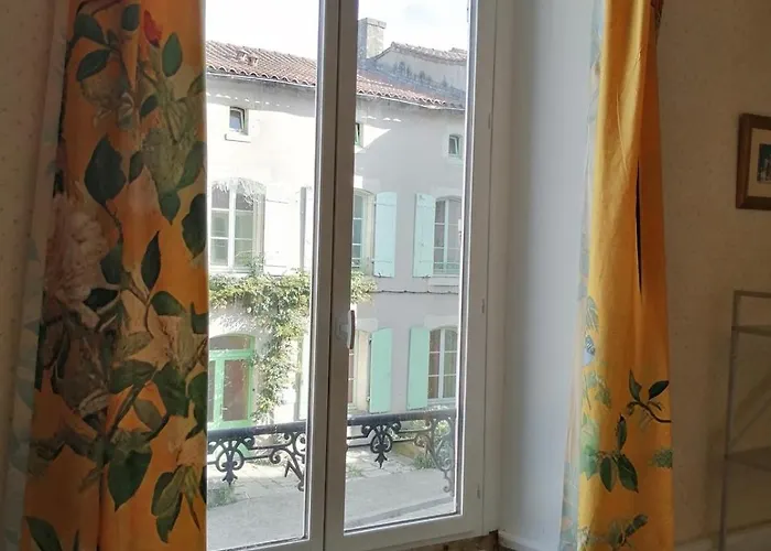 펜션 Grande Maison De Avec Jardin Valence En Poitou Pour 8 A 14 Personnes *